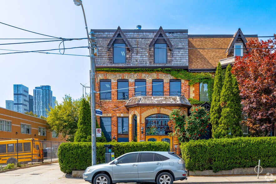 More Photos Of 388-390 Parliament St, Toronto Storefront Retail Office For Lease
