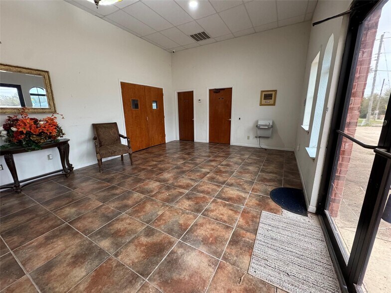 More Photos Of 1427 Russell Rd, Shreveport Office For Sale