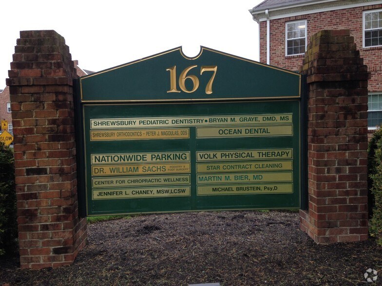 More Photos Of 167 Avenue at the Commons, Shrewsbury Office For Lease