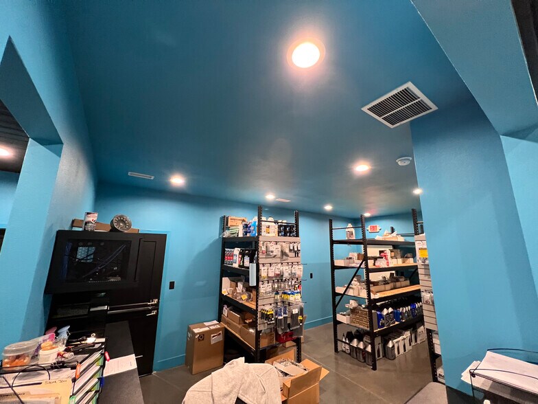 More Photos Of 27 Lighthouse Marina Rd, Sunrise Beach General Retail For Sale