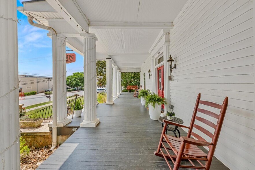 More Photos Of 252 Seavy St, Senoia Hospitality For Sale
