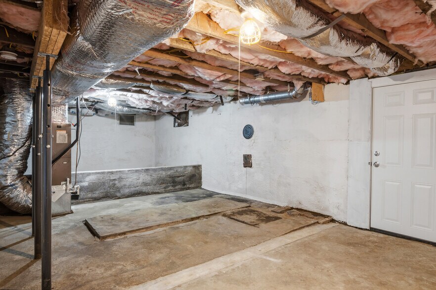 More Photos Of 6245 University Park Dr, Radford Office Residential For Sale