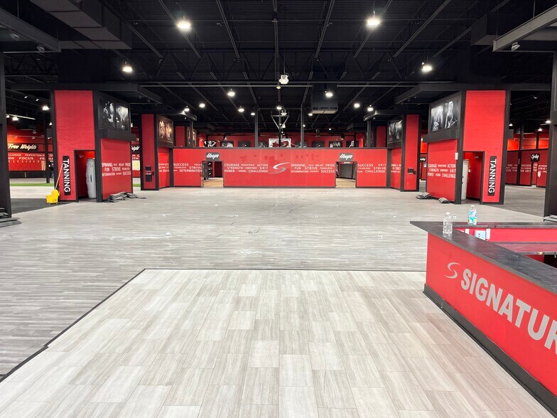 More Photos Of 731-871 Erica Ln, Yorkville Freestanding For Lease