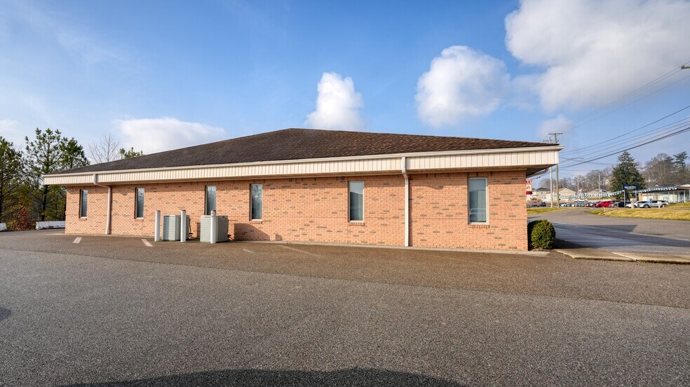 More Photos Of 2050 E Wheeling Ave, Cambridge Office For Lease