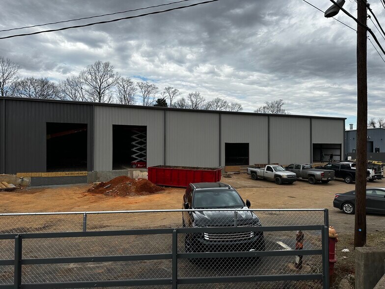 More Photos Of 630 Wofford St, Spartanburg Warehouse For Lease
