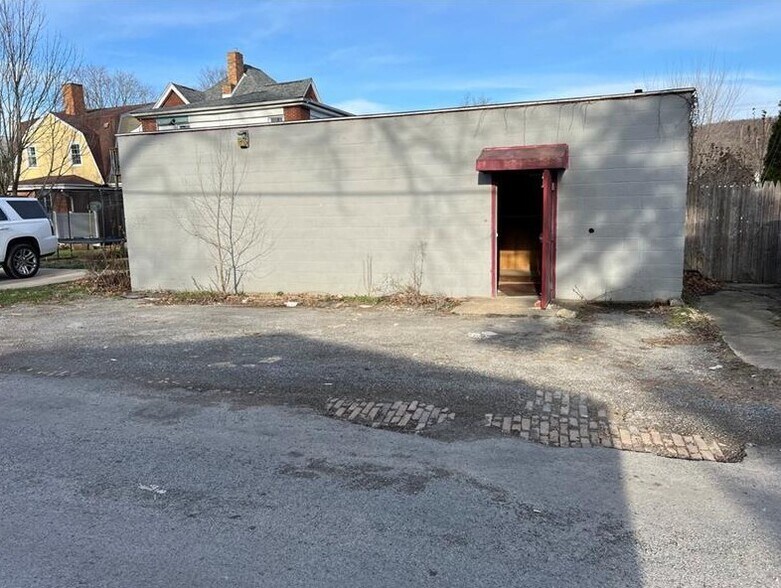 More Photos Of 3211 4th Ave, Beaver Falls Storefront Retail Office For Lease