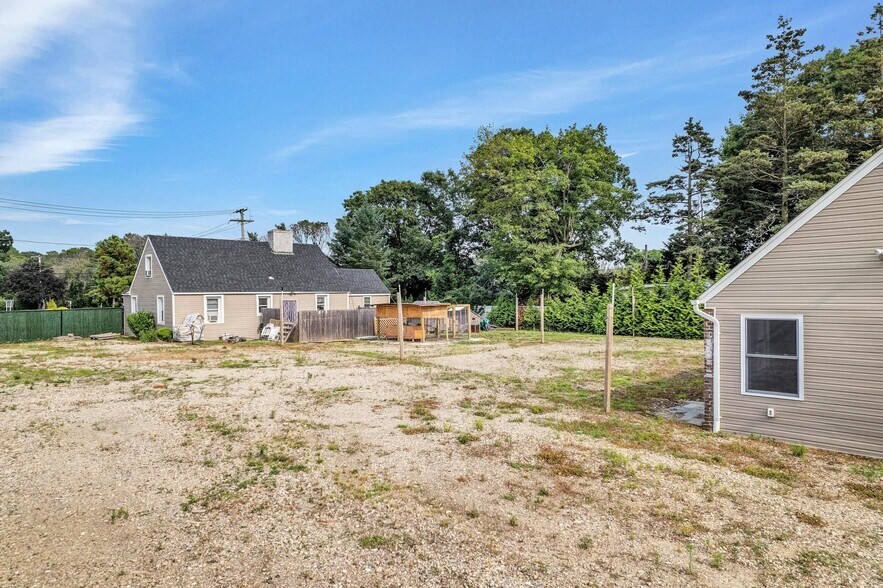 More Photos Of 557 Deer Park Rd, Dix Hills Flex For Sale