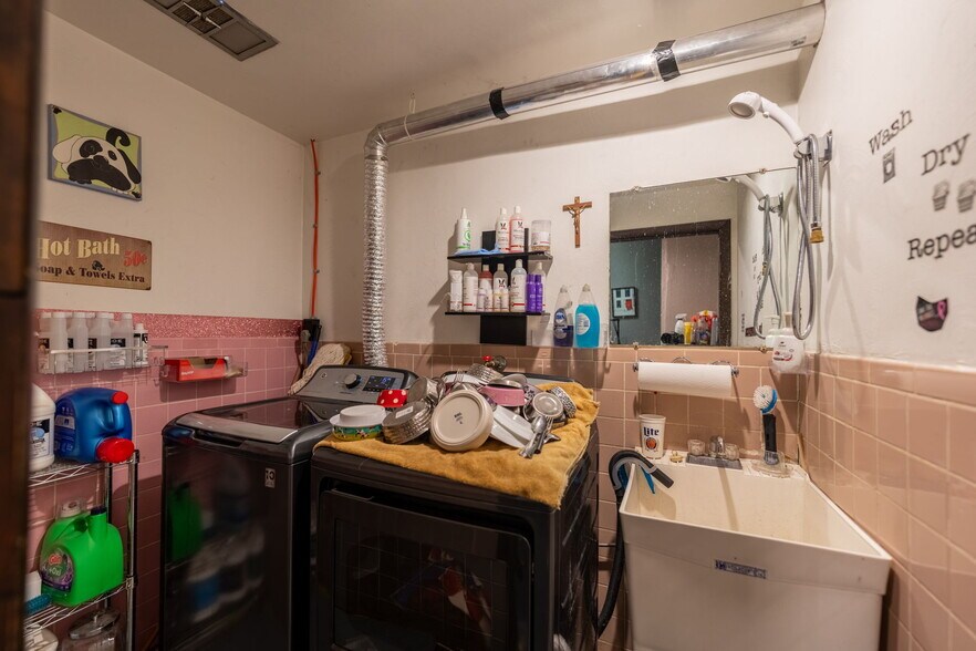 More Photos Of 729 Allegheny River Blvd, Verona Storefront For Sale