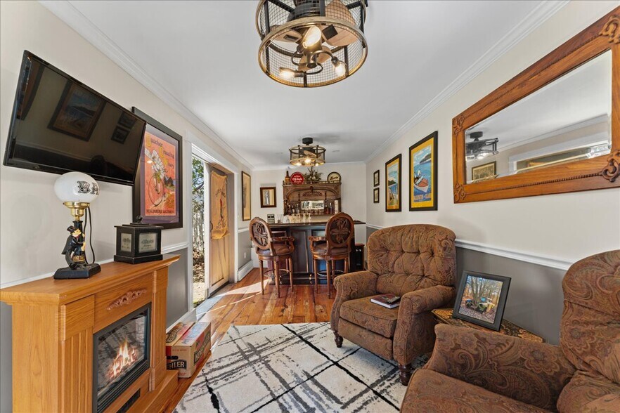 More Photos Of 517 Milwaukee St, Kewaunee General Retail For Sale