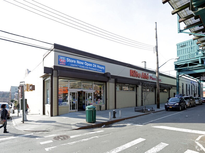 Primary Photo Of 4151 White Plains Rd, Bronx Drugstore For Lease