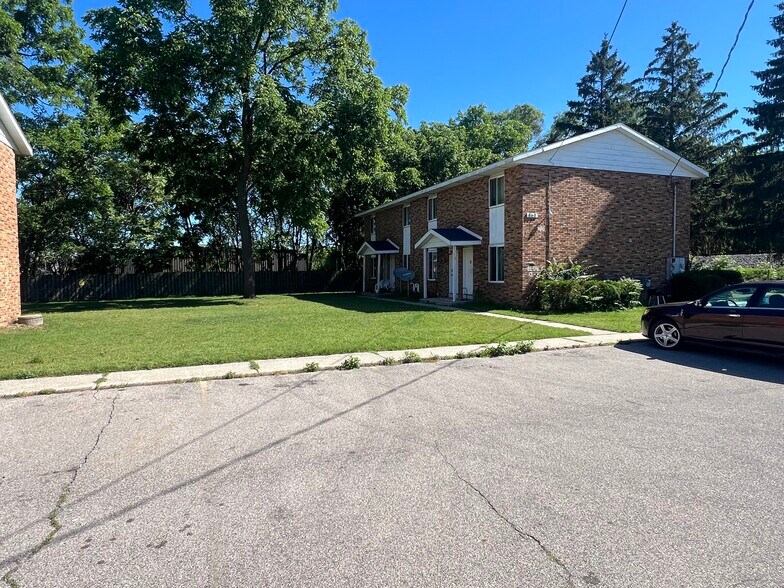 More Photos Of 863 Lincoln Ave, Holland Apartments For Sale
