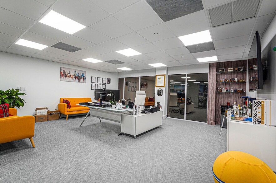 More Photos Of 1110 Brickell Ave, Miami Office For Sale