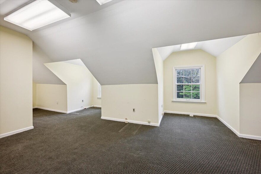 More Photos Of 55 Stirling Rd, Watchung Office For Sale