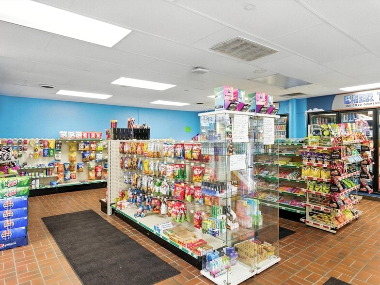 More Photos Of 2420 Calumet Dr, Sheboygan Service Station For Sale
