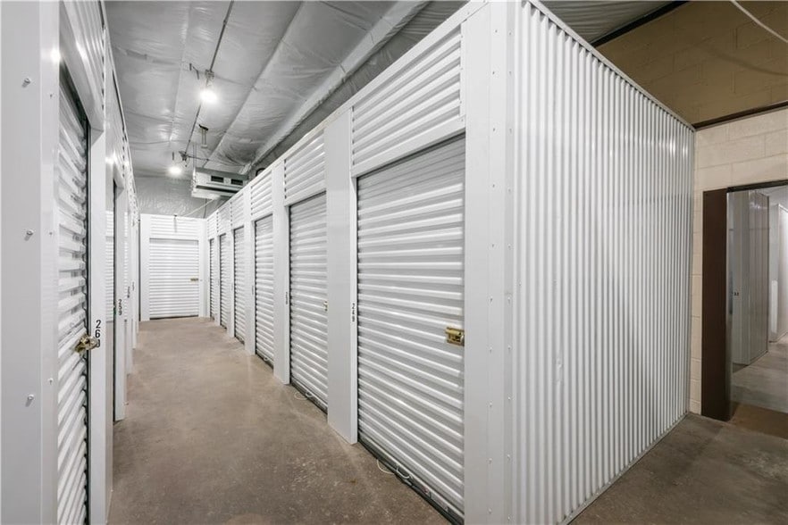 More Photos Of 2213 N Quaker Ave, Lubbock Self Storage For Sale