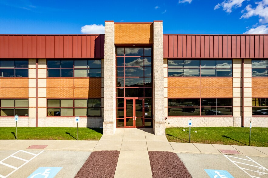 More Photos Of 631 Excel Dr, Mount Pleasant Medical For Lease