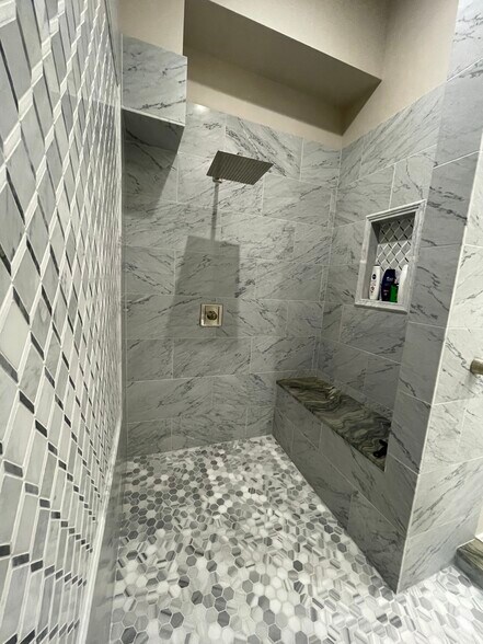 More Photos Of 2220 Ferry Rd, Naperville Showroom For Sale