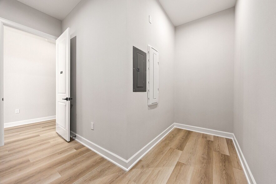 More Photos Of 1325 Main Street, Katy Medical For Sale
