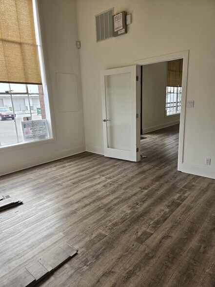 More Photos Of 5015-5025 Colorado Ave S, Seattle Warehouse For Lease