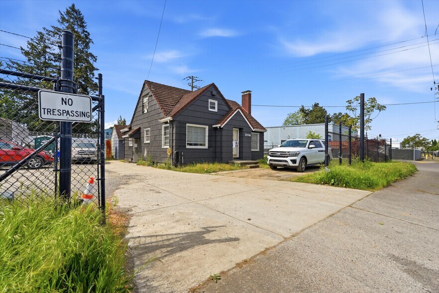 Primary Photo Of 2706 NE Columbia Blvd, Portland Industrial For Sale