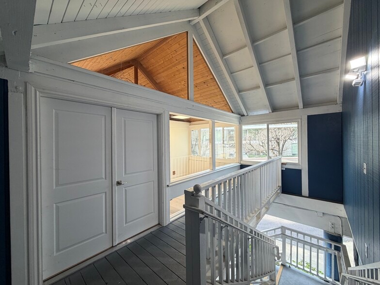 More Photos Of 943 Sir Francis Drake Blvd, Greenbrae Freestanding For Lease