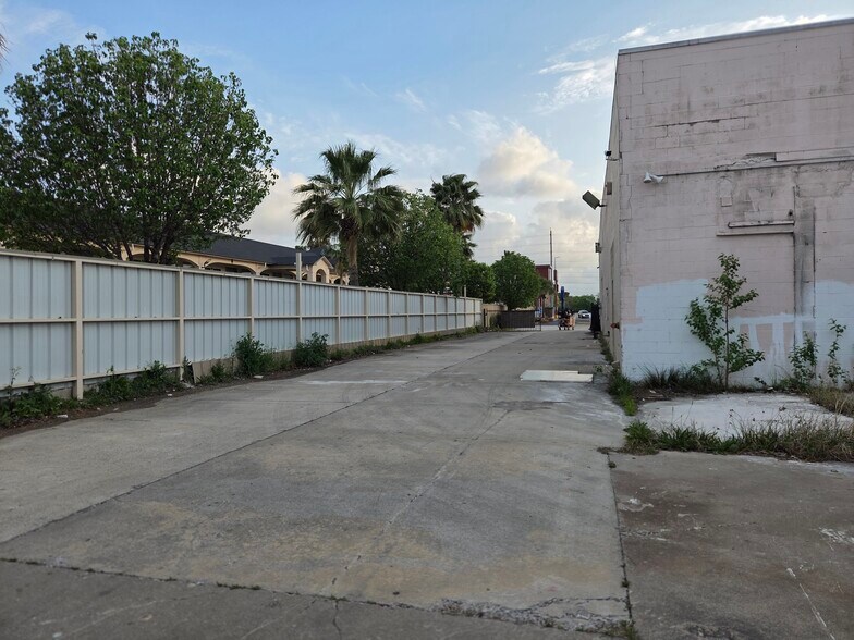 More Photos Of 13572 TX-249, Houston Industrial For Lease