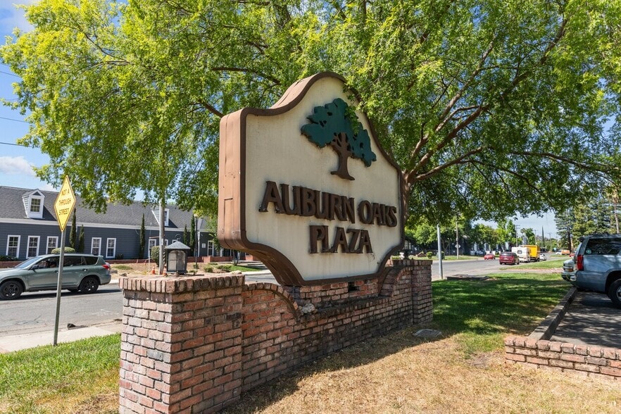 More Photos Of 8421 Auburn Blvd, Citrus Heights Office For Lease