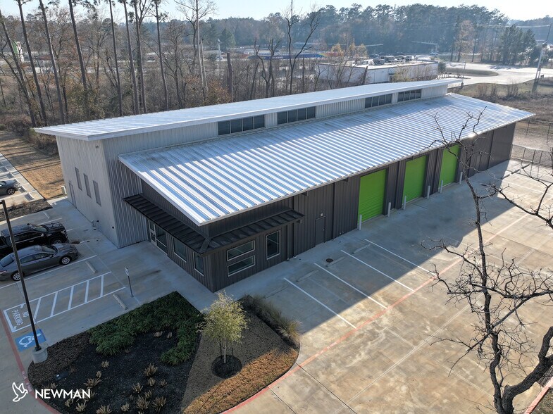 More Photos Of 1613 N Loop 336 E, Conroe Light Distribution For Sale