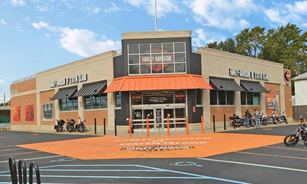 More Photos Of 1973 Forest Ave, Staten Island Drugstore For Sale