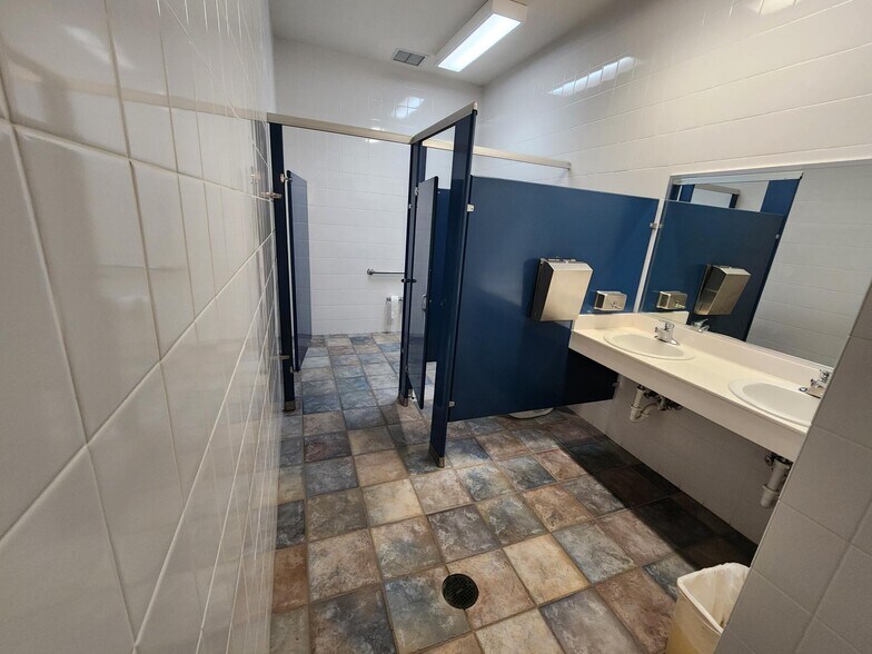 More Photos Of 2610 Northbrooke Plaza Dr, Naples Medical For Lease