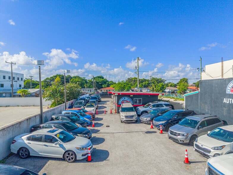 More Photos Of 2548 NW 36th St, Miami Auto Dealership For Lease