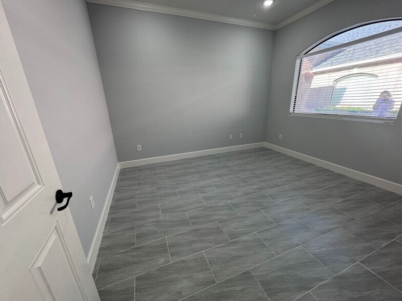 More Photos Of 1802 Snake River Rd, Katy Office For Sale