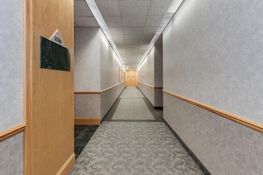 More Photos Of 431 S 7th St, Minneapolis Office Residential For Lease