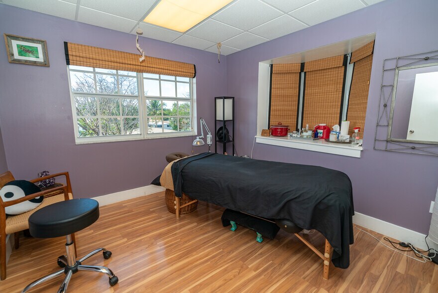 More Photos Of 1732 NE 26th St, Wilton Manors Office For Lease