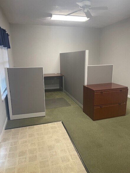 More Photos Of 122 Lincoln Place Ct, Belleville Office For Sale