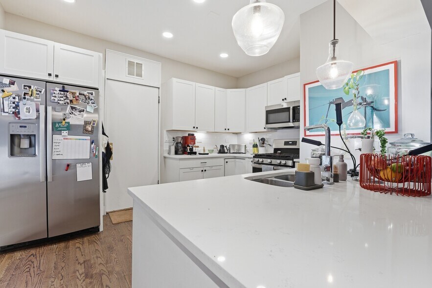 More Photos Of 5022-5030 N Winthrop Ave, Chicago Apartments For Sale