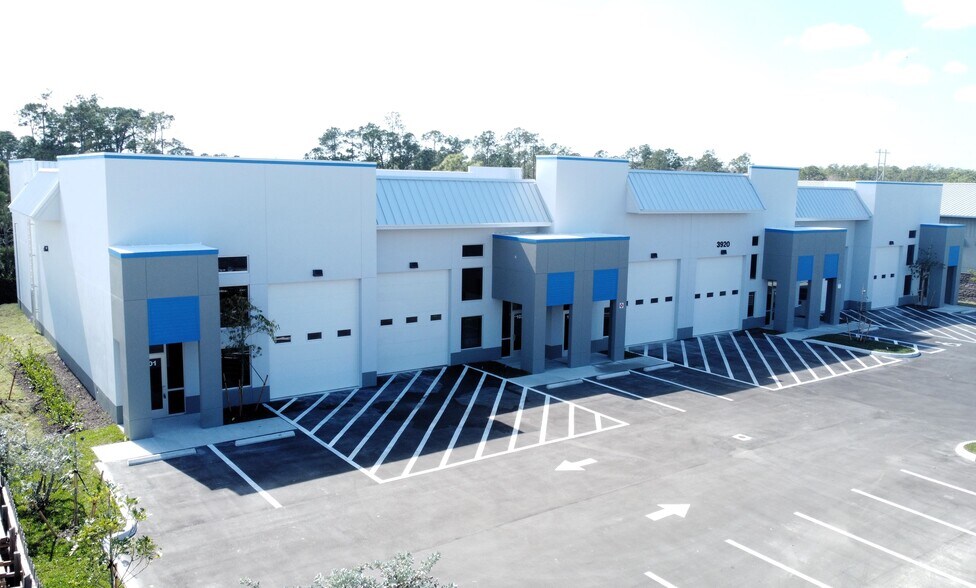 More Photos Of 3945 Tollhouse Dr, Naples Warehouse For Lease