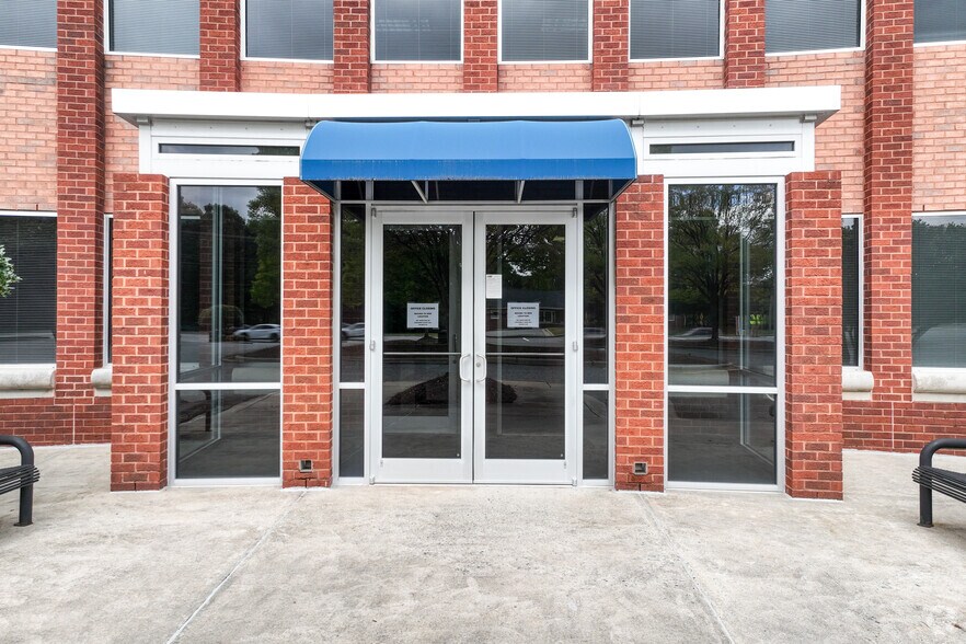 More Photos Of 1829 Eastchester Dr, High Point Unknown For Lease