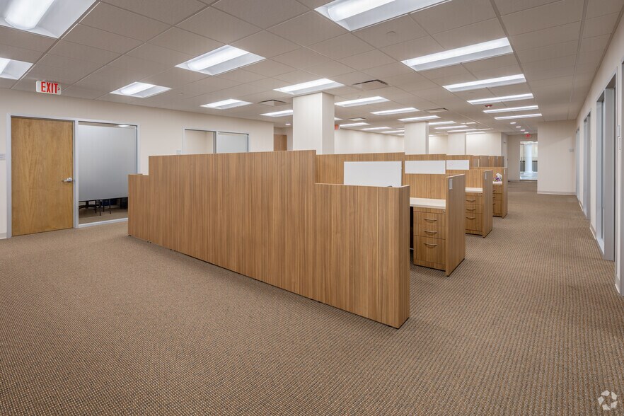 More Photos Of 265 Exchange Dr, Crystal Lake Office For Sale