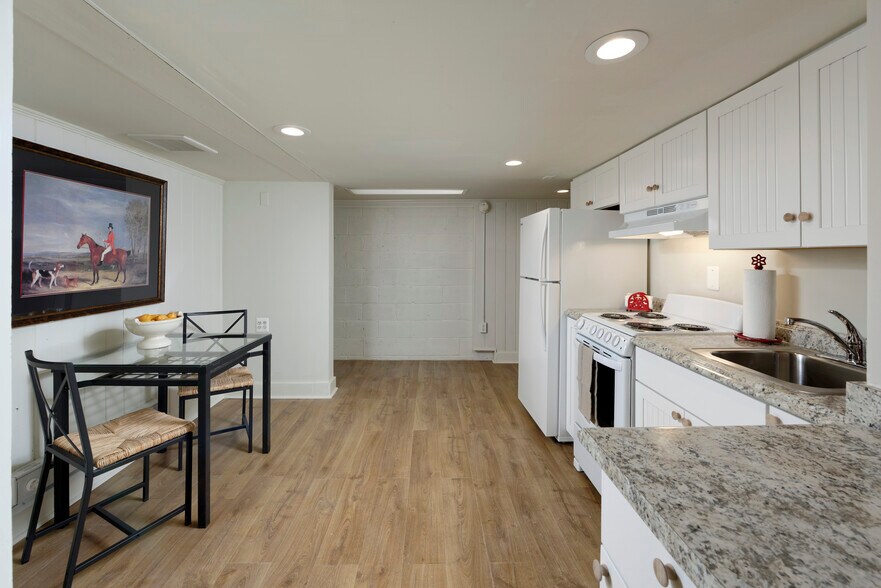 More Photos Of 17 S Madison St, Middleburg Storefront Retail Residential For Sale