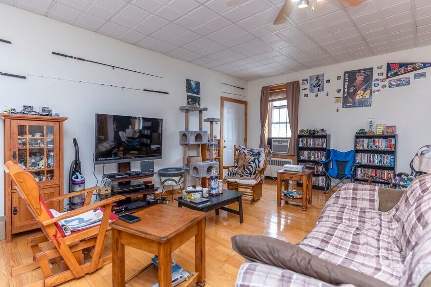 More Photos Of 141 Ulster Ave, Saugerties Storefront Retail Residential For Sale