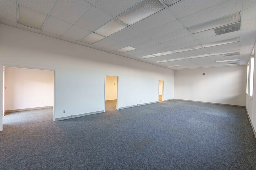 More Photos Of 415 Franklin D Roosevelt Dr, Muscle Shoals Office For Lease