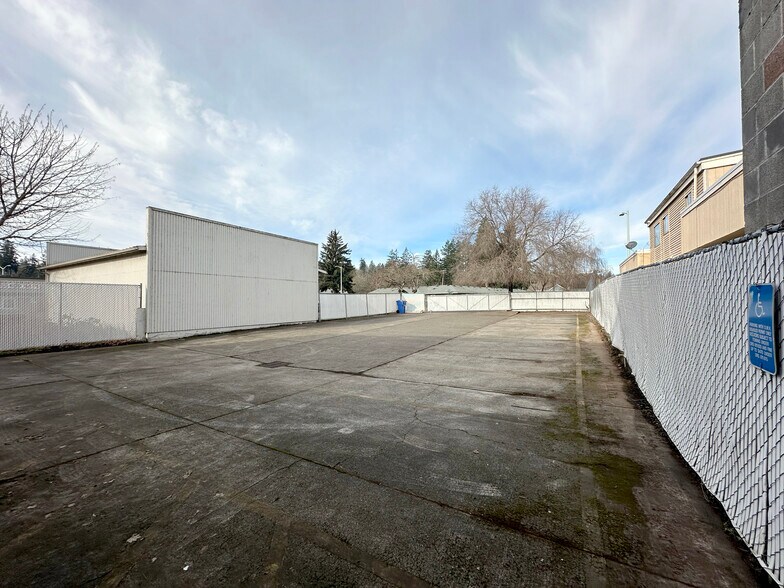 More Photos Of 1363 Edgewater St NW, Salem Storefront Retail Office For Lease