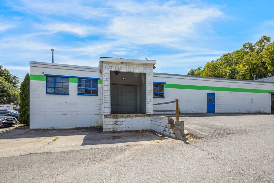 More Photos Of 637 Lancaster St, Leominster Warehouse For Lease