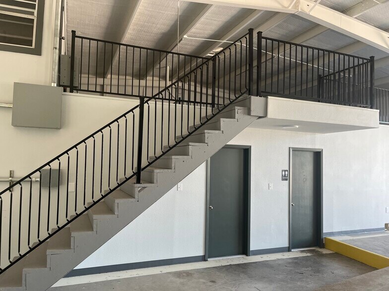 More Photos Of 11209 Conroy Ln, Manchaca Warehouse For Lease