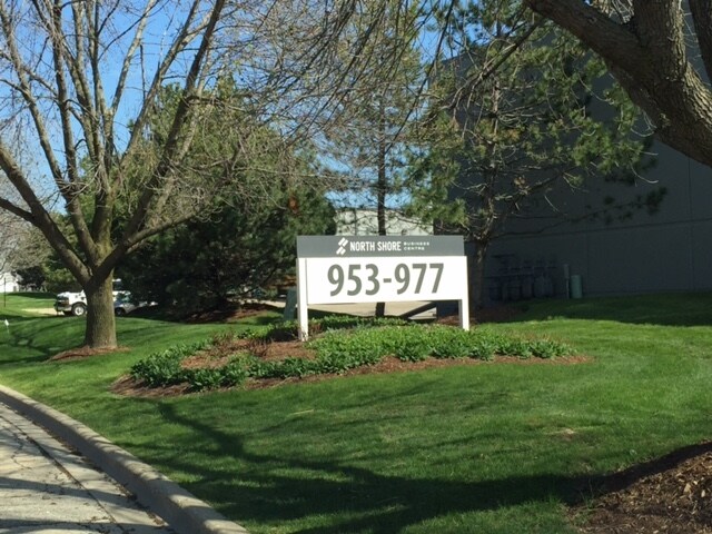 More Photos Of 953-977 S Northpoint Blvd, Waukegan Warehouse For Lease