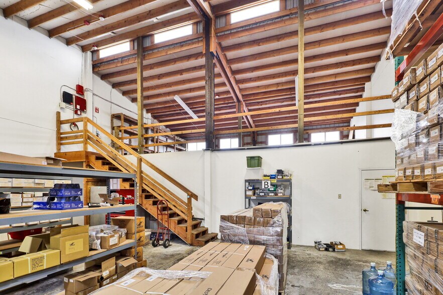 More Photos Of 2222 Queen St, Bellingham Warehouse For Lease