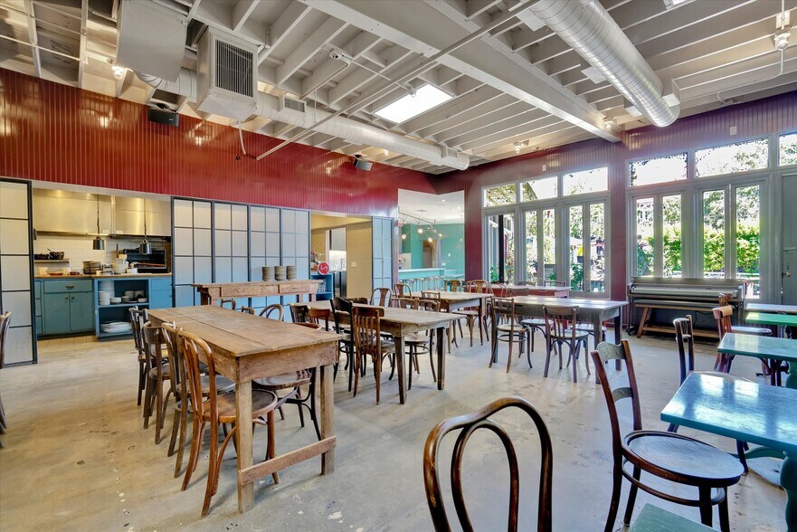 More Photos Of 7501-7507 Melrose Ave, Los Angeles General Retail For Sale