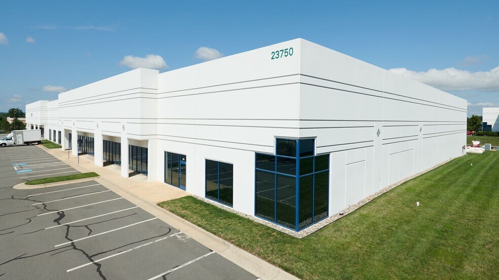 More Photos Of 23750 Pebble Run Dr, Sterling Warehouse For Lease