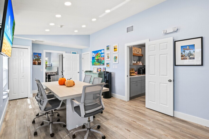 More Photos Of 4574 Pine Island Rd NW, Matlacha Office For Sale